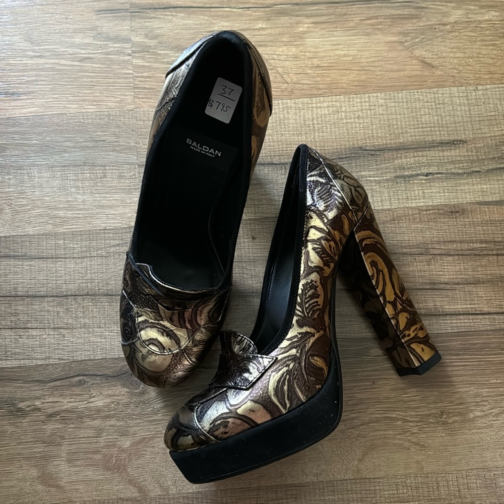 Balkan platform heels gold - brand new - size 37
